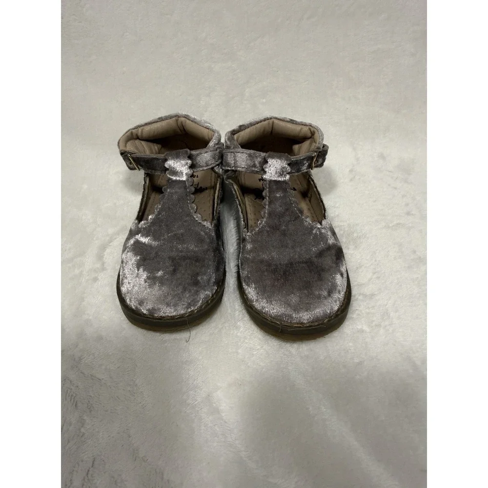 Monkey Feet Baby Girls Silver Velvet T Strap Shoes Size 18-24M Soft Sole